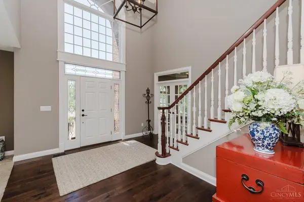 1123 Waters Edge Dr, Centerville, OH 45458