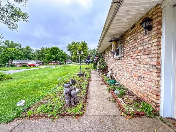 250 Sunnybrook Trail, Enon Vlg, OH 45323