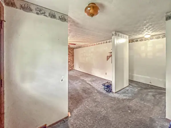 250 Sunnybrook Trl, Enon, OH 45323