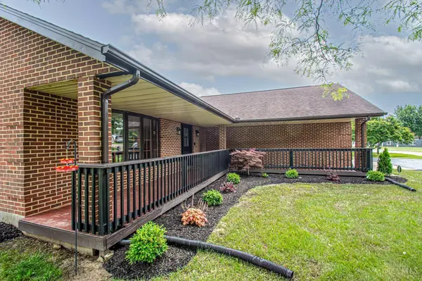 40 Lakengren Dr, Lakengren, OH 45320