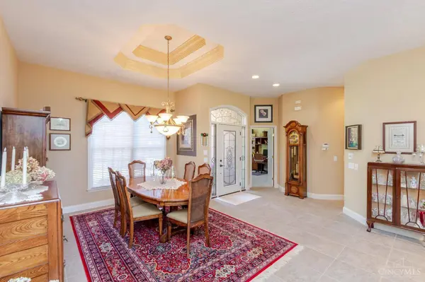 890 Vintage Lake Ct, Centerville, OH 45458