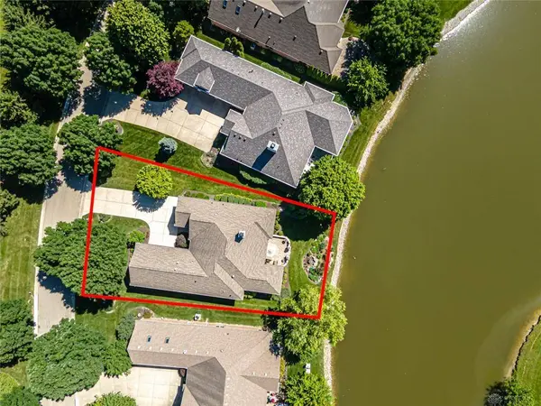 890 Vintage Lake Court, Centerville, OH 45458