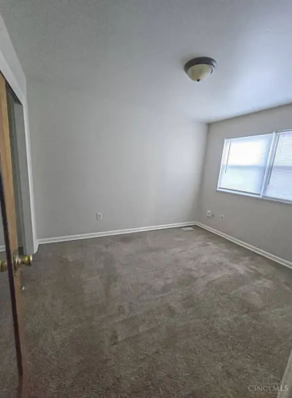105 N Maple Ave, Fairborn, OH 45324