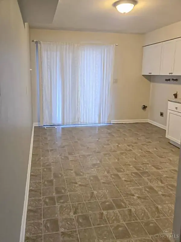105 N Maple Ave, Fairborn, OH 45324