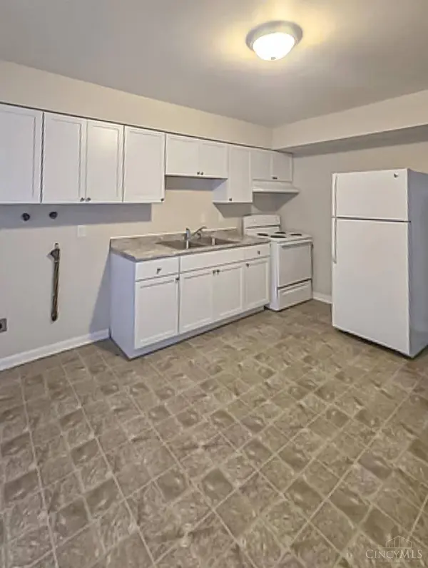 105 N Maple Ave, Fairborn, OH 45324