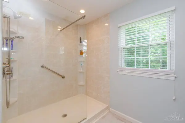 2135 Wedgewood Dr, Beavercreek, OH 45434