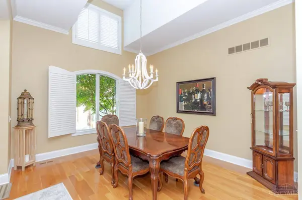 1209 Club View Dr, Centerville, OH 45458