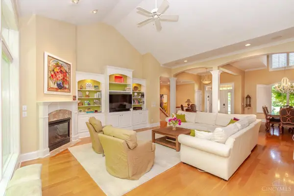 1209 Club View Dr, Centerville, OH 45458