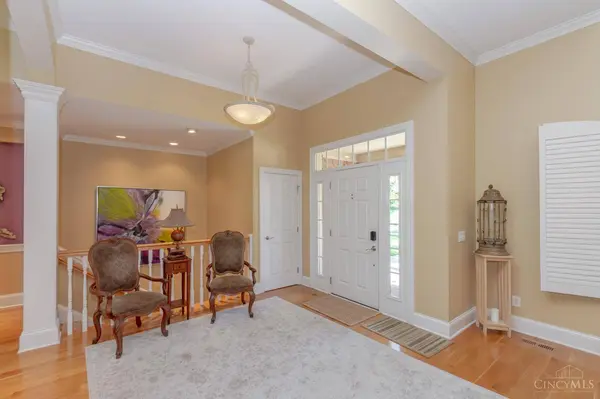 1209 Club View Dr, Centerville, OH 45458