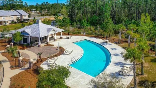 406 Date Palm LN, Freeport, FL 32439