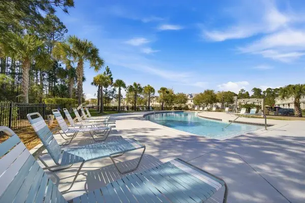 406 Date Palm LN, Freeport, FL 32439
