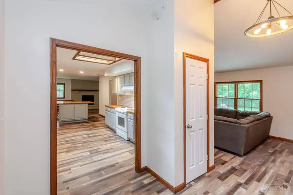 10035 Mallet Dr, Centerville, OH 45458