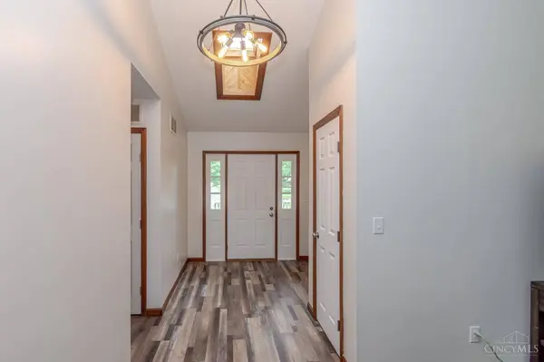 10035 Mallet Dr, Centerville, OH 45458