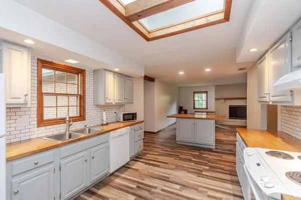 10035 Mallet Dr, Centerville, OH 45458