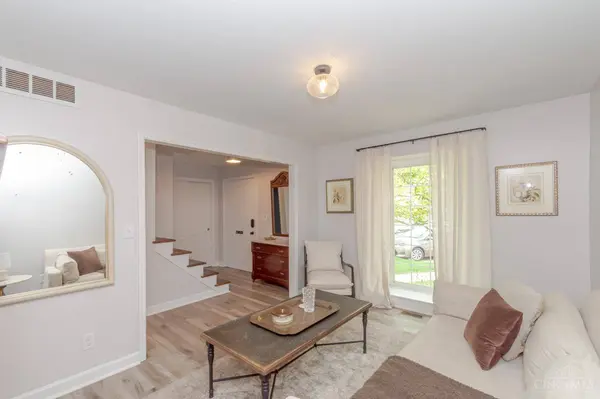 23 Nicholson Ct, Washington Twp, OH 45458