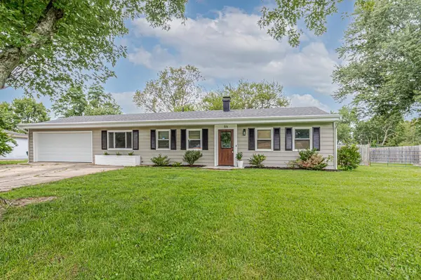 701 Easter Dr, Carlisle, OH 45005