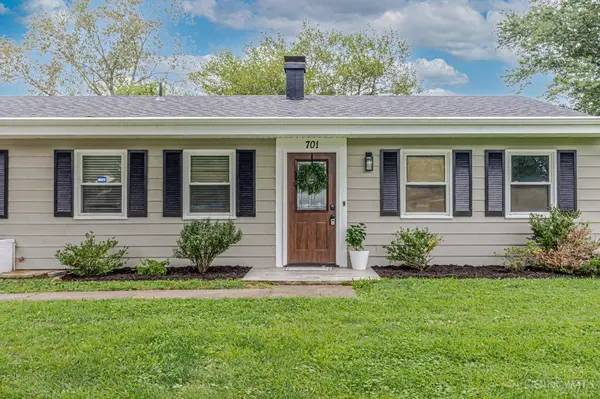 701 Easter Dr, Carlisle, OH 45005