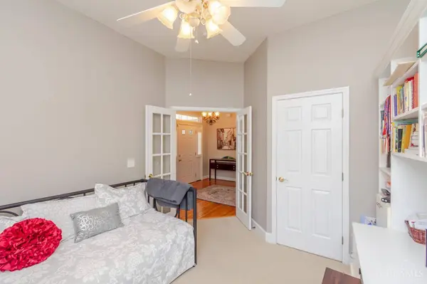 621 Carrick Dr, Washington Twp, OH 45458