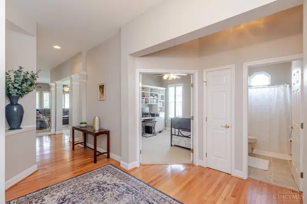 621 Carrick Dr, Washington Twp, OH 45458