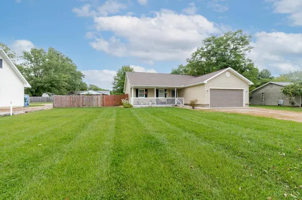 826 Lakengren Dr, Eaton, OH 45320