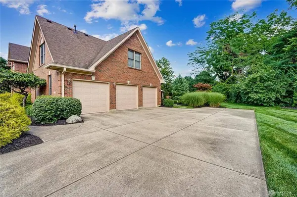301 Yankee Trace Drive, Centerville, OH 45458