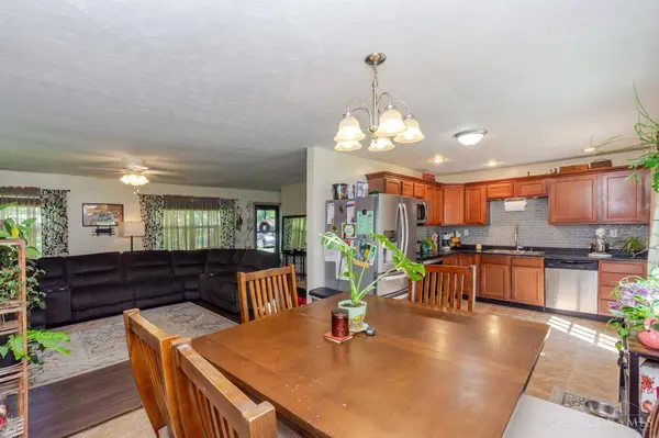 446 Woodside Dr, West Alexandria, OH 45381
