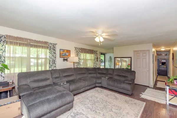 446 Woodside Dr, West Alexandria, OH 45381