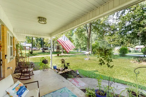 446 Woodside Dr, West Alexandria, OH 45381
