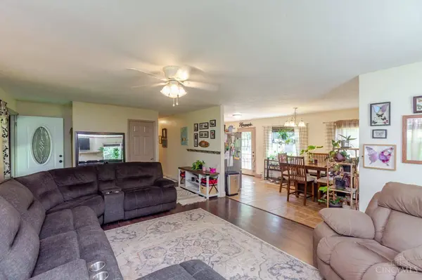446 Woodside Dr, West Alexandria, OH 45381