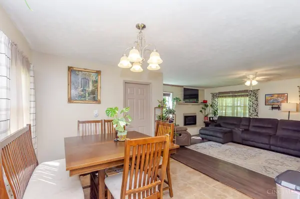 446 Woodside Dr, West Alexandria, OH 45381