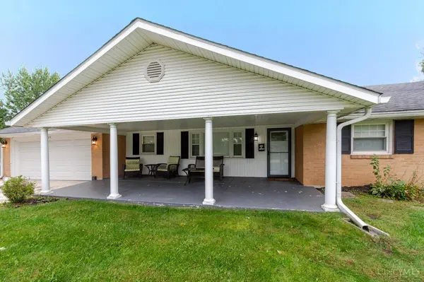 20 Bristol Dr, Centerville, OH 45458