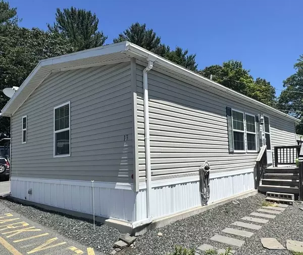 41 Pine St #13, Peabody, MA 01960