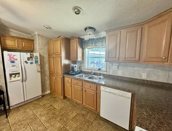 41 Pine St #13, Peabody, MA 01960