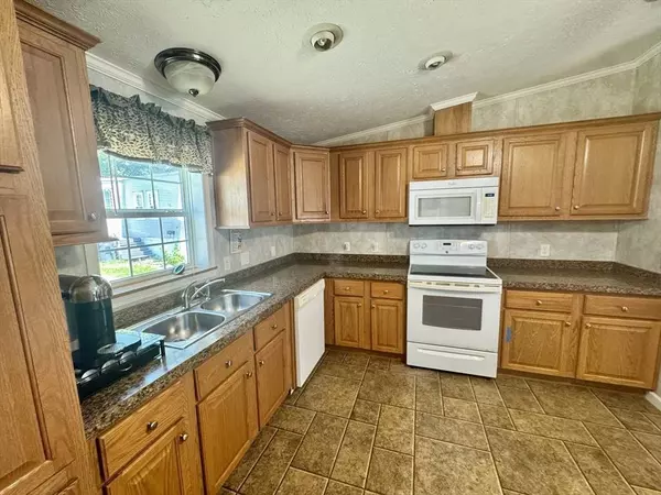 41 Pine St #13, Peabody, MA 01960