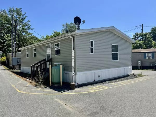 41 Pine St #13, Peabody, MA 01960