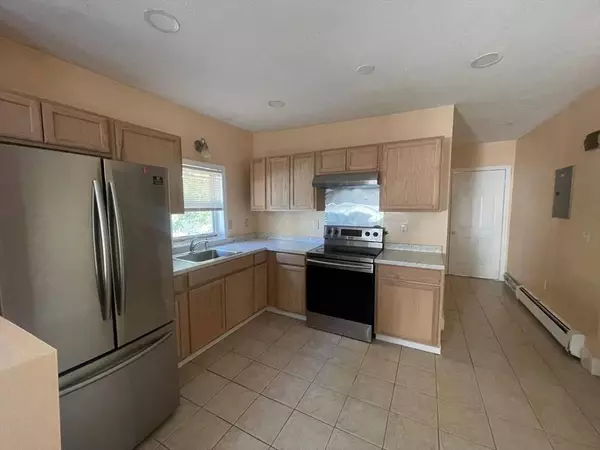 9 Crown St #2, Leominster, MA 01453