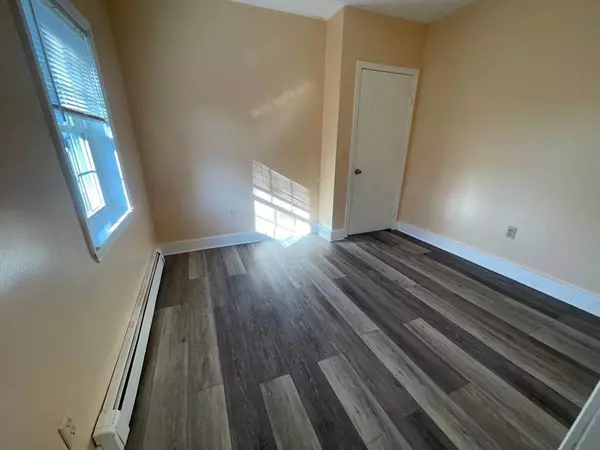 9 Crown St #2, Leominster, MA 01453