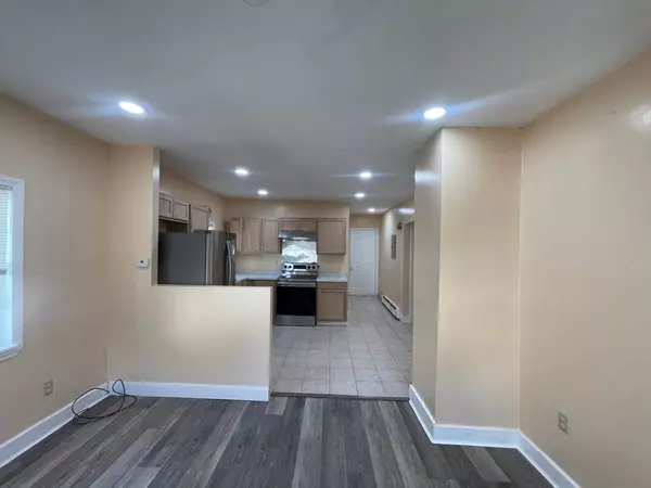 9 Crown St #2, Leominster, MA 01453