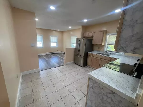 9 Crown St #2, Leominster, MA 01453