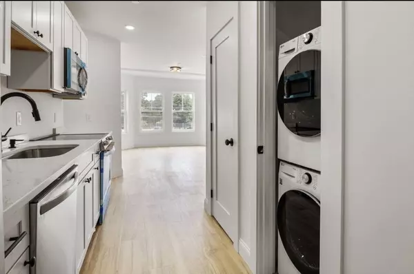 8 Enon St #201, Beverly, MA 01915