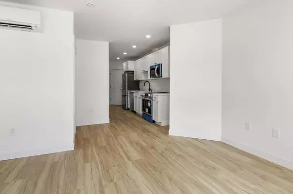 8 Enon St #201, Beverly, MA 01915