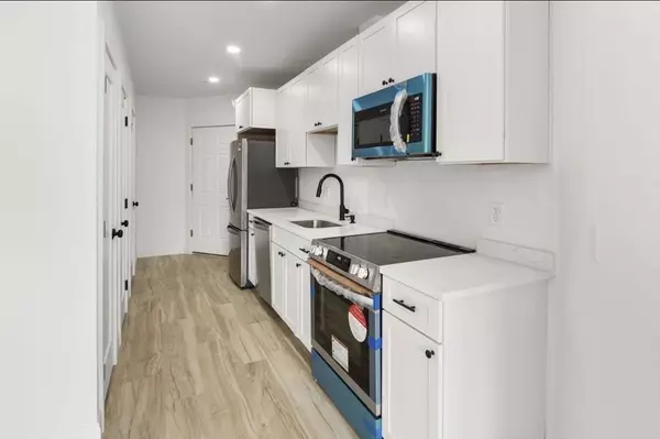 8 Enon St #201, Beverly, MA 01915