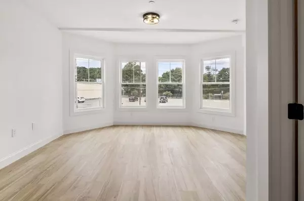 8 Enon St #201, Beverly, MA 01915