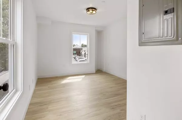 8 Enon St #201, Beverly, MA 01915