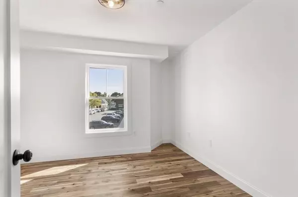 8 Enon St #203, Beverly, MA 01915