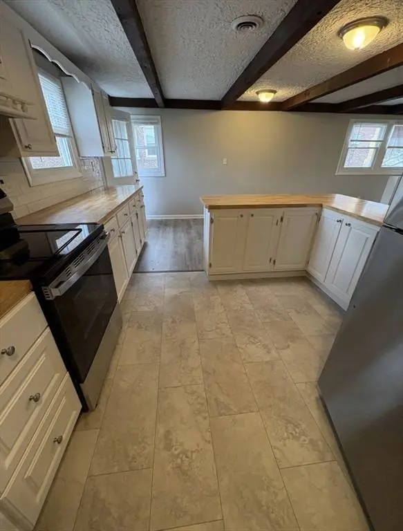 34 Boston St #2, Salem, MA 01970
