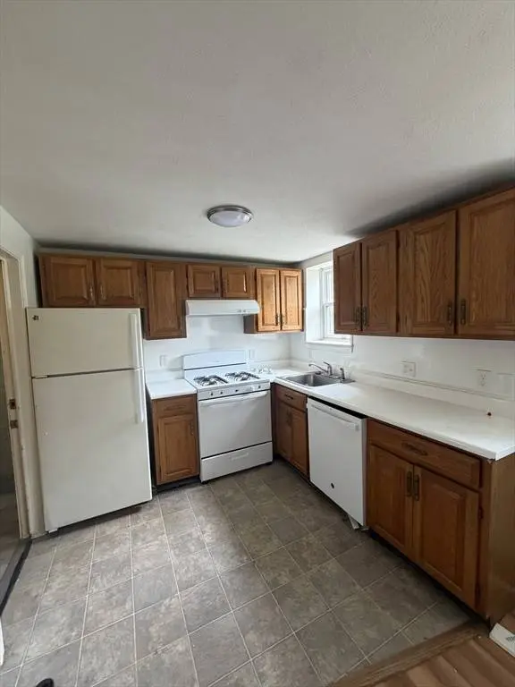 72 Cabot St #2, Beverly, MA 01915