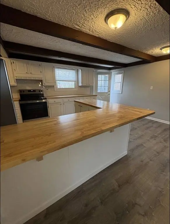 34 Boston St #2, Salem, MA 01970