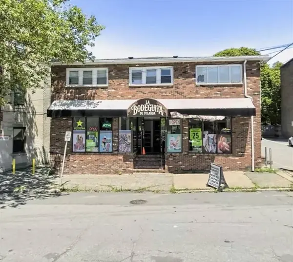 34 Boston St #2, Salem, MA 01970