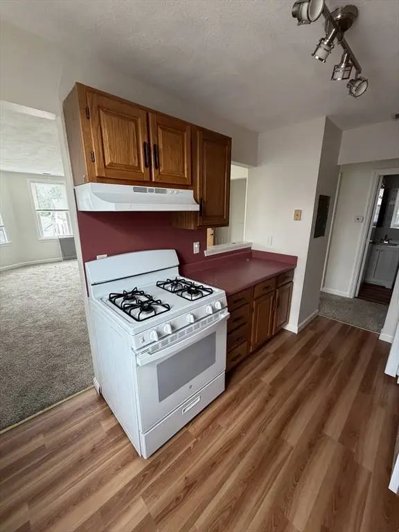 72 Cabot St #8, Beverly, MA 01915